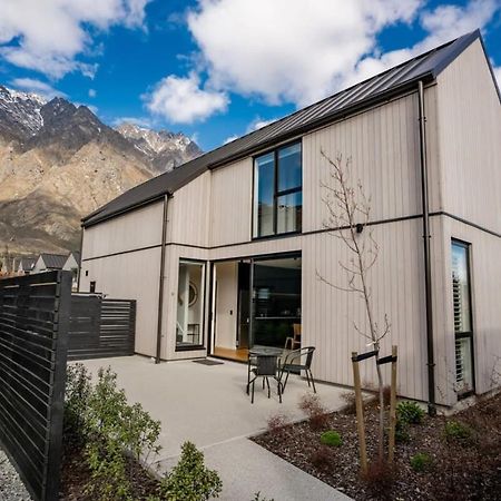 Nestled Below The Remarkables Квінстаун Екстер'єр фото