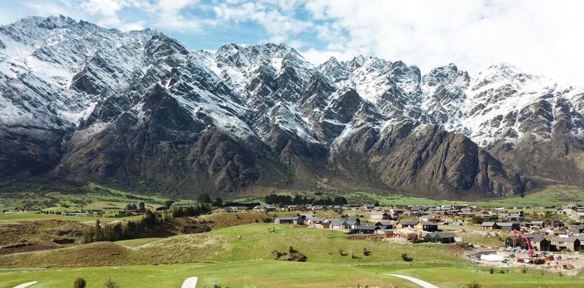 Nestled Below The Remarkables Квінстаун Екстер'єр фото